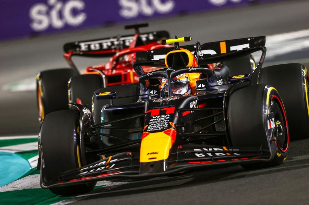 Sergio Perez, Red Bull Racing RB20, Charles Leclerc, Ferrari SF-24