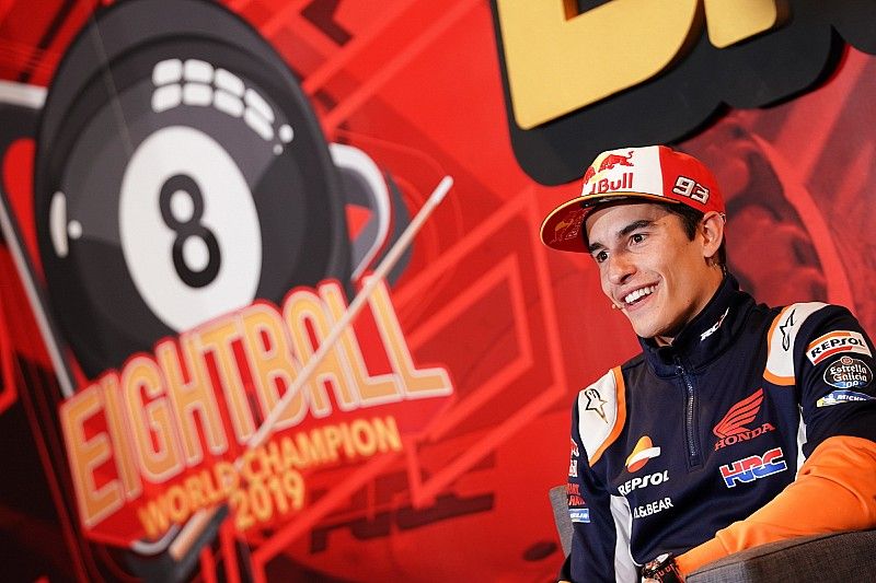 Marc M&aacute;rquez y su hermano &Aacute;lex celebran sus t&iacute;tulos de campeones 2019 en Cervera