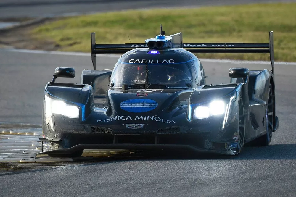 #10 Wayne Taylor Racing Cadillac DPi-V.R. Cadillac DPi, DPi: Renger Van Der Zande, Ryan Briscoe, Scott Dixon, Kamui Kobayashi 