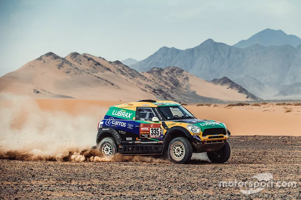 #335 X-Raid Mini JCW Rally Team: Guilherme Spinelli, Youssef Haddad
