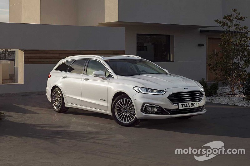 Ford представив оновлені ліфтбек і універсал Mondeo