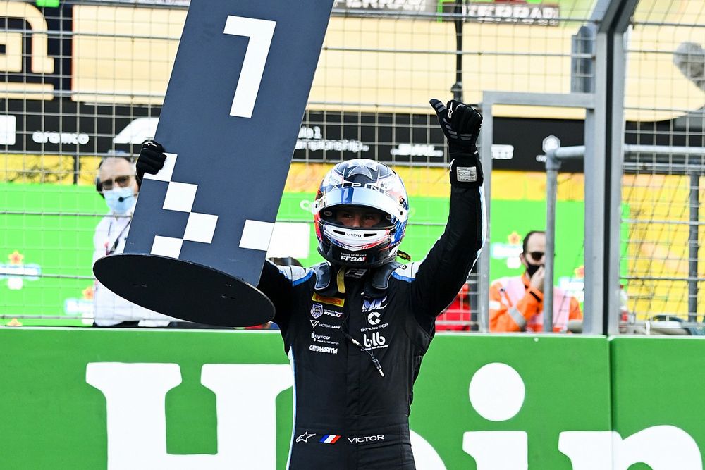 Race winner Victor Martins, MP Motorsport in Parc Ferme 