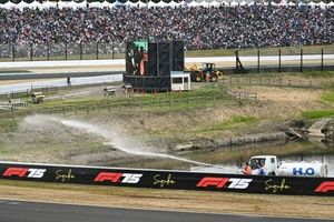 鈴鹿で起きた&rdquo;芝生火災&rdquo;再発を防止せよ！　F1委員会でスキッドブロックの部材変更について議論&hellip;&hellip;マシンから飛ぶ火花を減らす？