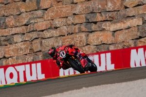 WSBK Aragón - Bulega vuelve a ganar para apretar el mundial