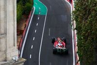 Hamilton lidera una FP2 con errores de los McLaren; Aston sufre y Alonso es 19&ordm;