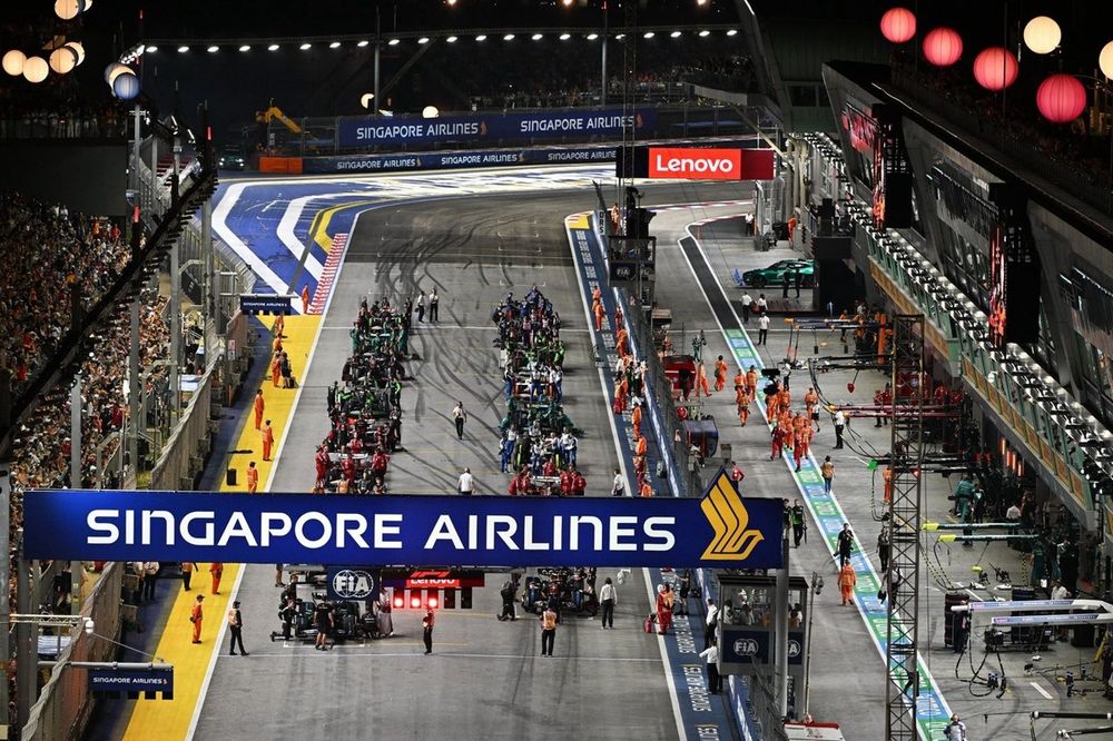 Los coches en la parrilla