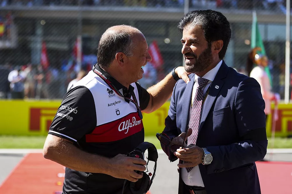 Frederic Vasseur, team principal de l'Alfa Romeo Racing, et Mohammed Ben Sulayem, pr&eacute;sident de la FIA