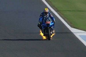 Vídeo: incendio y doble KO de Suzuki en el GP de Japón de MotoGP