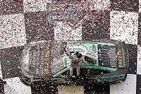 Austin Dillon gana en Daytona y avanza a los playoffs