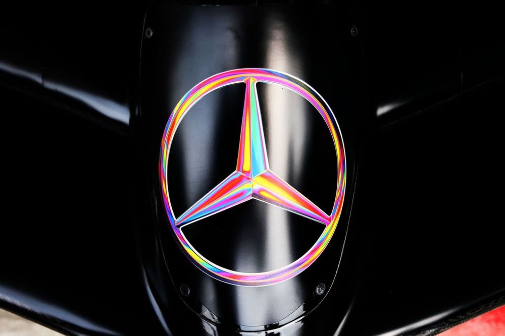 Mercedes emblem on the Mercedes F1 W14