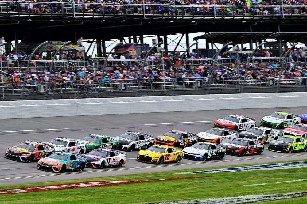 Bubba Wallace, 23XI Racing, Columbia Sportswear Company Toyota Camry, Martin Truex, Jr, Joe Gibbs Racing, Bass Pro Shops Toyota Camry, Denny Hamlin, Joe Gibbs Racing, FedEx Freight Direct Toyota Camry, Kevin Harvick, Stewart-Haas Racing, Mobil 1 Ford Mustang, Ryan Preece, Stewart-Haas Racing, Hunt Brothers Pizza Ford Mustang, Joey Logano, Team Penske, Shell Pennzoil/Autotrader Ford Mustang, Ty Dillon, Spire Motorsports, NationsGuard Chevrolet Camaro, Justin Haley, Kaulig Racing, LeafFilter Gutter Protection Chevrolet Camaro, Austin Dillon, Richard Childress Racing, Bass Pro Shops Chevrolet Camaro, Ross Chastain, Trackhouse Racing, Moose Fraternity Chevrolet Camaro, Corey LaJoie, Spire Motorsports, Celsius Chevrolet Camaro, Austin Cindric, Team Penske, Menards/Duracell Ford Mustang, Aric Almirola, Stewart-Haas Racing, Smithfield Ford Mustang, and Erik Jones, LEGACY MOTOR CLUB, U.S. AIR FORCE Chevrolet Camaro