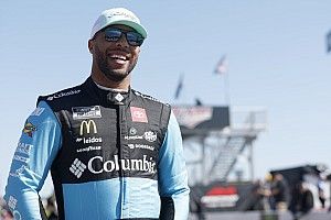 VIDEO: supuesta relaci&oacute;n de Alonso con Taylor Swift llega a NASCAR