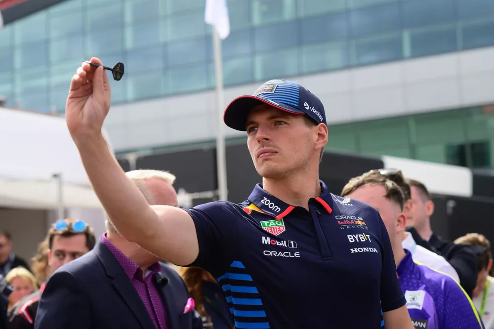 Max Verstappen, Red Bull Racing, darts tournament