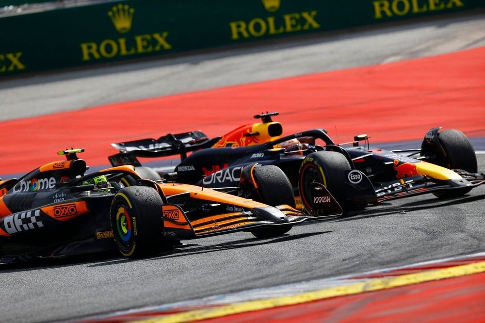 Max Verstappen, Red Bull Racing RB20, Lando Norris, McLaren MCL38, walka o prowadzenie