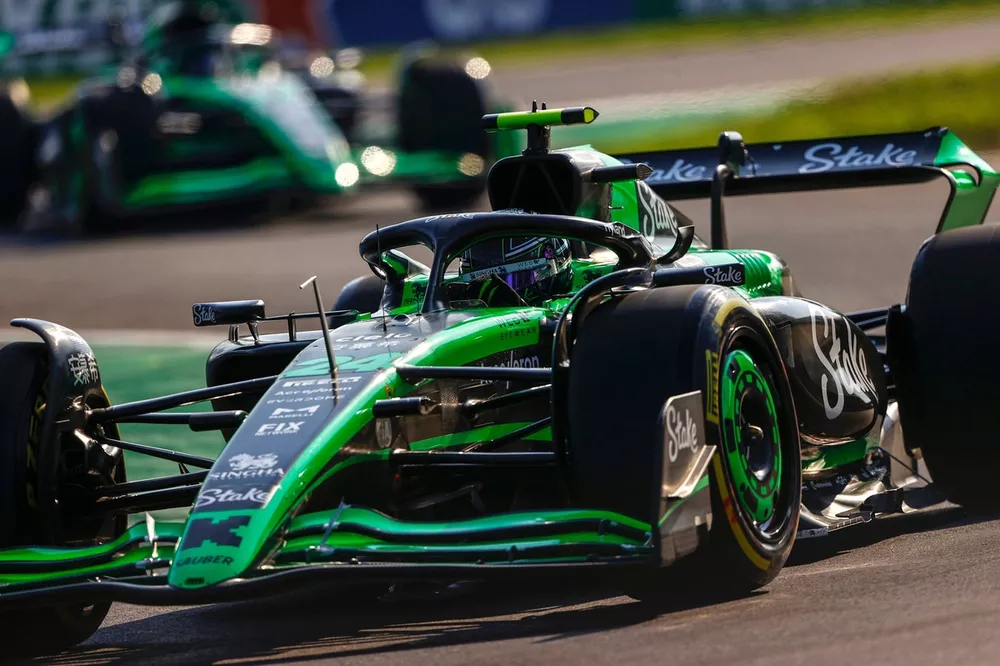 Zhou Guanyu, Stake F1 Team KICK Sauber C44