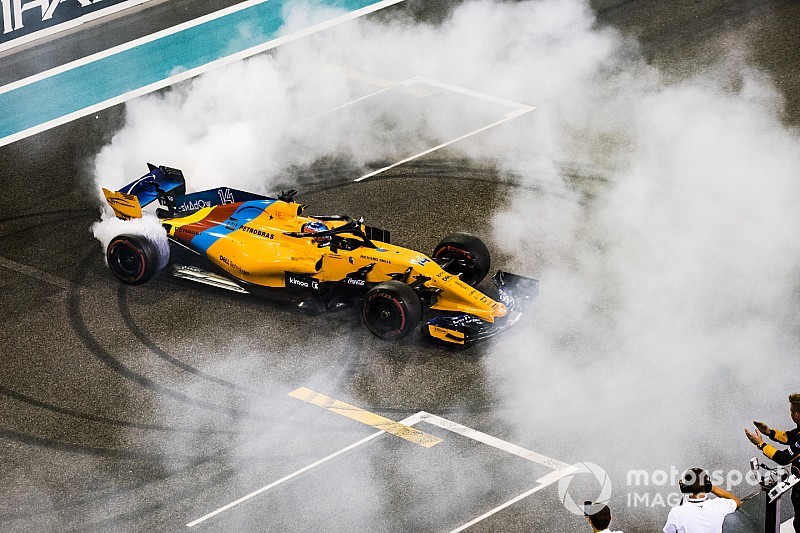 Donuts, Ehrungen und eine Bitte: So emotional war der Abschied von Alonso