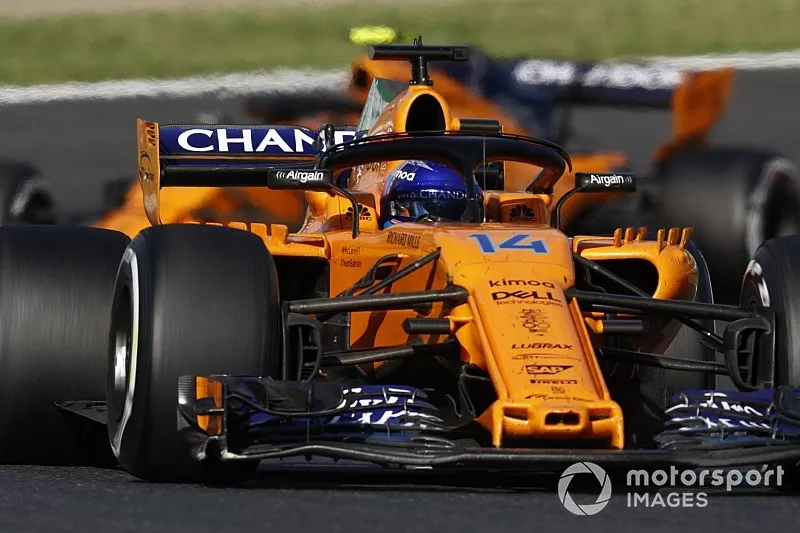 Fernando Alonso, McLaren MCL33, devant Stoffel Vandoorne, McLaren MCL33