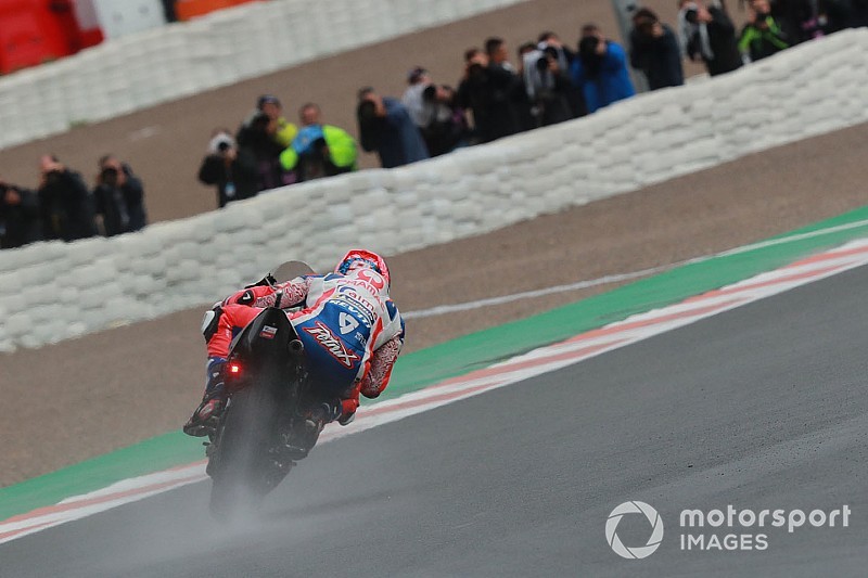 Petrucci topt regenachtige tweede training in Valencia