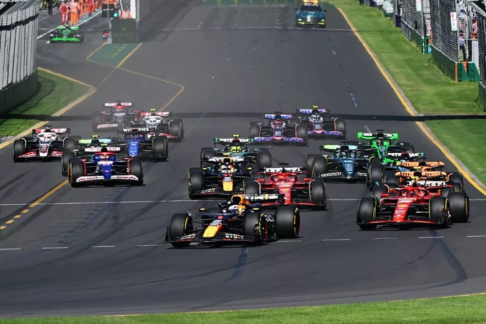 Max Verstappen, Red Bull Racing RB20 the field at the start