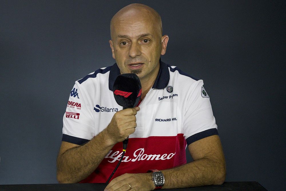 Simone Resta, diseñador del equipo Sauber F1 en la conferencia de prensa