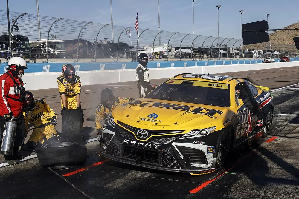 Christopher Bell, Joe Gibbs Racing, Rheem - DEWALT Toyota Camry, pit stop after crash