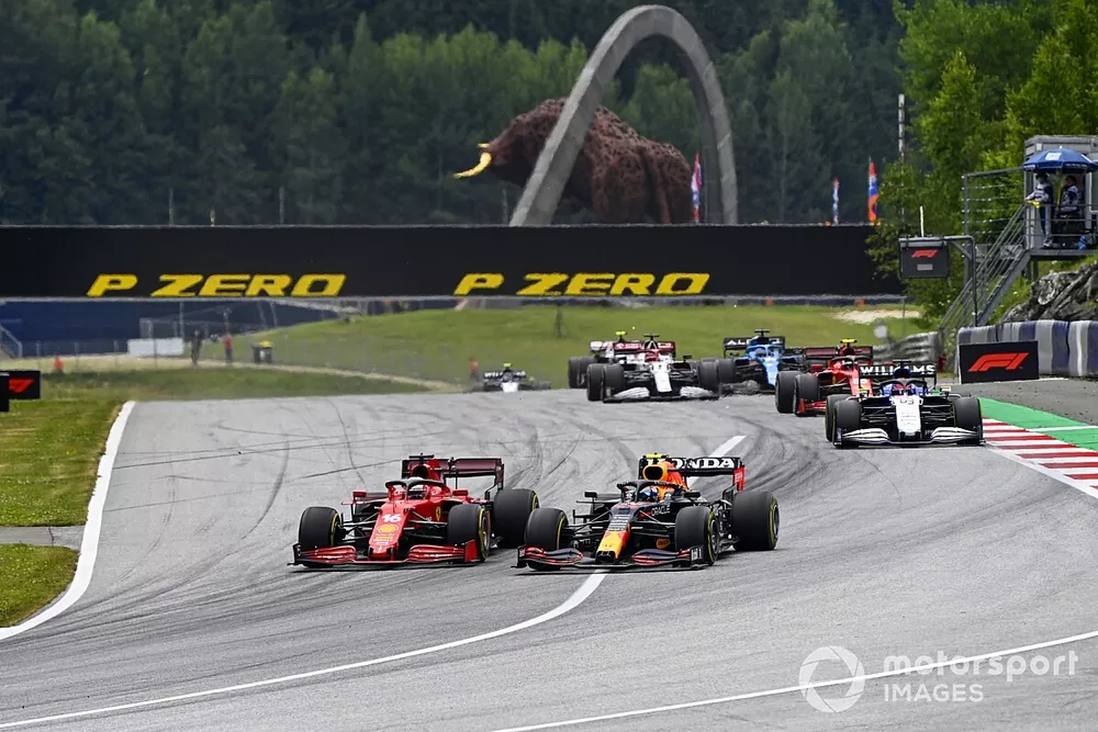 Sergio P&eacute;rez, Red Bull Racing RB16B, Charles Leclerc, Ferrari SF21