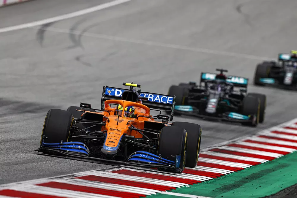 Lando Norris, McLaren MCL35M, Lewis Hamilton, Mercedes W12