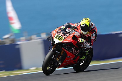 WSBK Phillip Island: Bautista scoort hattrick, vierde plaats Van der Mark