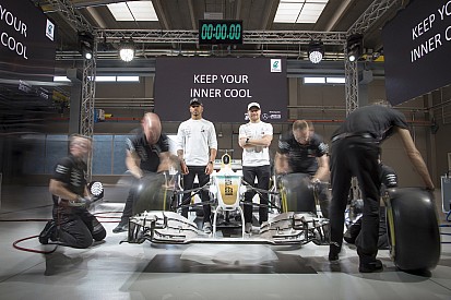 Hamilton, Ferrari’nin 2019 aracına Mercedes’e göre daha önce başladığından şüpheleniyor