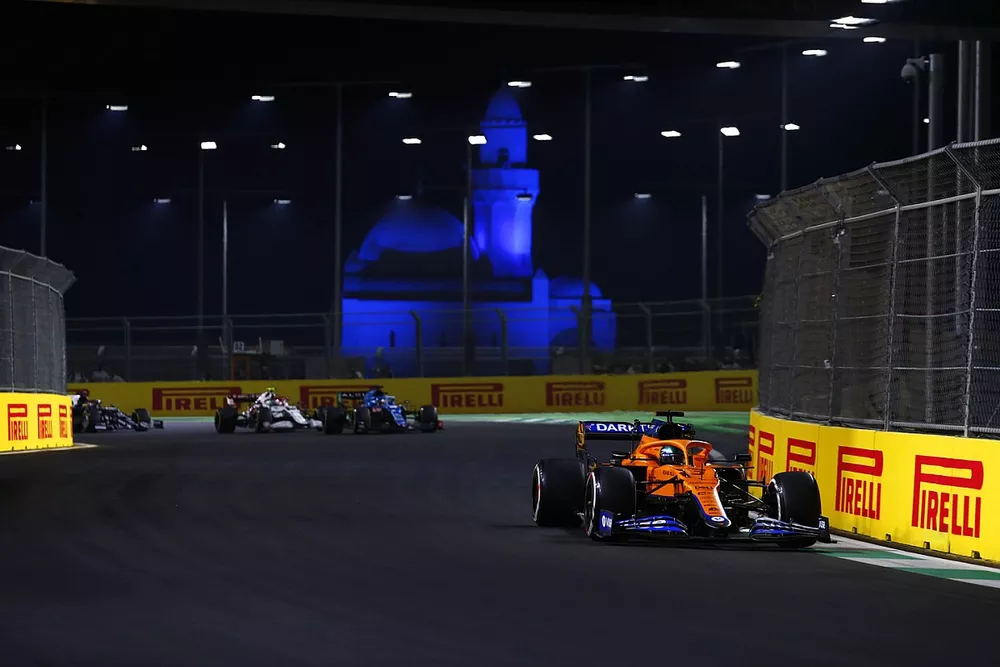 Daniel Ricciardo, McLaren MCL35M, Fernando Alonso, Alpine A521, Antonio Giovinazzi, Alfa Romeo Racing C41