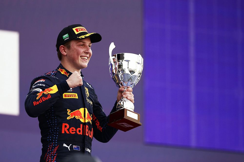 Liam Lawson, Hitech Grand Prix, 2nd position, on the podium