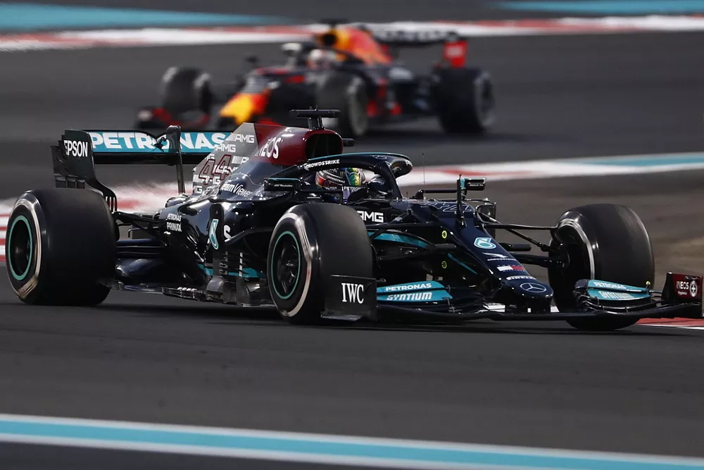 Lewis Hamilton, Mercedes W12, Max Verstappen, Red Bull Racing RB16B