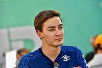 F1 - Russell detona direção de prova por fim de corrida em Abu Dhabi: "É inaceitável o que aconteceu aqui"