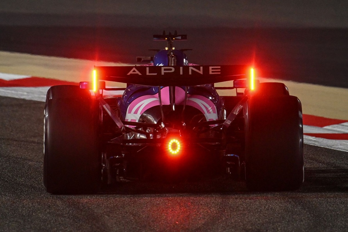 How rear LED lights indicate energy levels on F1 2026 cars