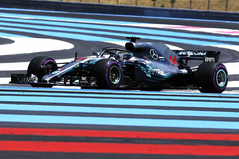 Hamilton nyerte az első edzést a Francia Nagydíjon: Ericsson autója lángolt