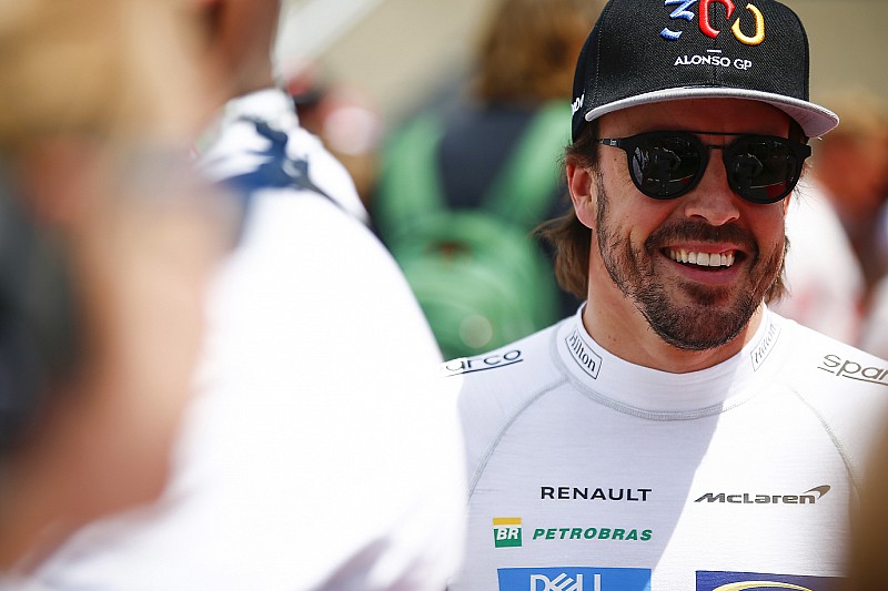Alonso miért nem kell a Ferrarinak, a Mercedesnek, vagy a Red Bullnak?