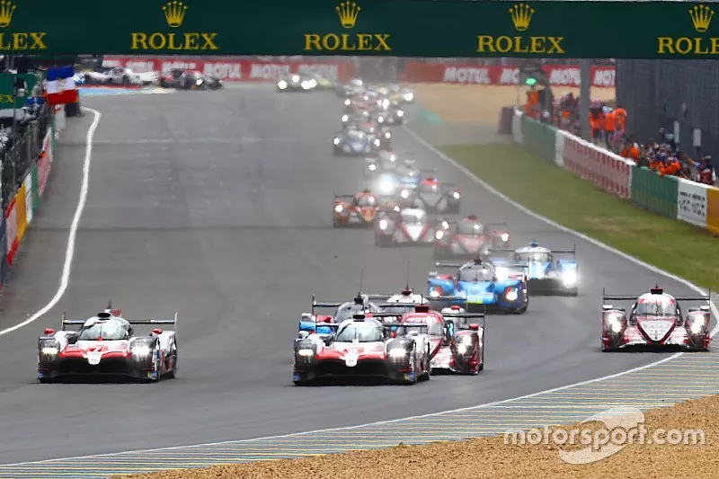 Start: #8 Toyota Gazoo Racing Toyota TS050: S&eacute;bastien Buemi, Kazuki Nakajima, Fernando Alonso, f&uuml;hrt
