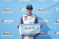 Kyle Larson toma la pole en Dover y Su&aacute;rez el s&eacute;ptimo