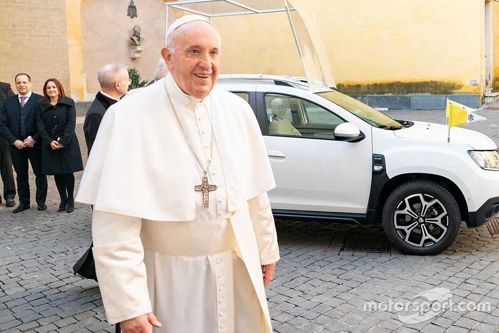 El nuevo Dacia Duster del Papa Francisco