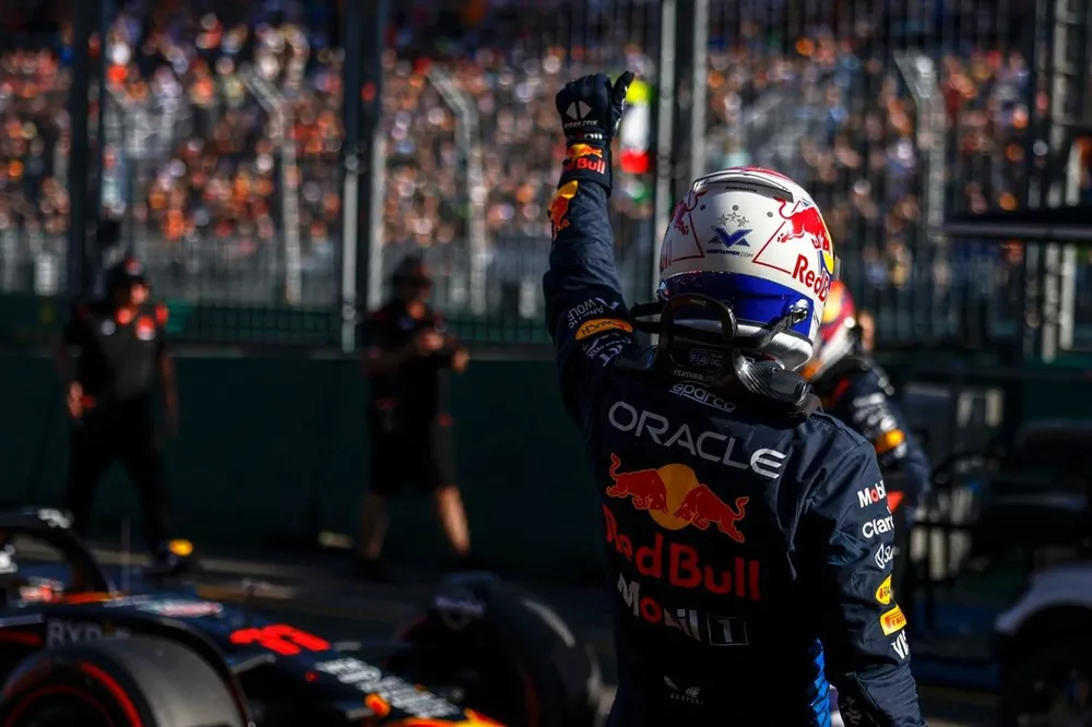 Ganador de la pole Max Verstappen, Red Bull Racing, celebra en Parc Ferme