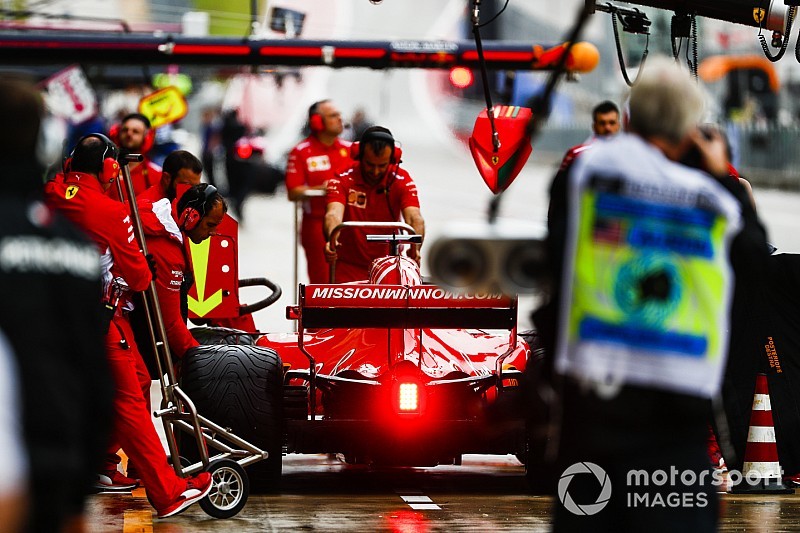 Hivatalos: Vettel háromhelyes büntetést kapott az Amerikai GP-re!