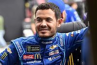 Larson como el más veloz en la práctica final en Dover