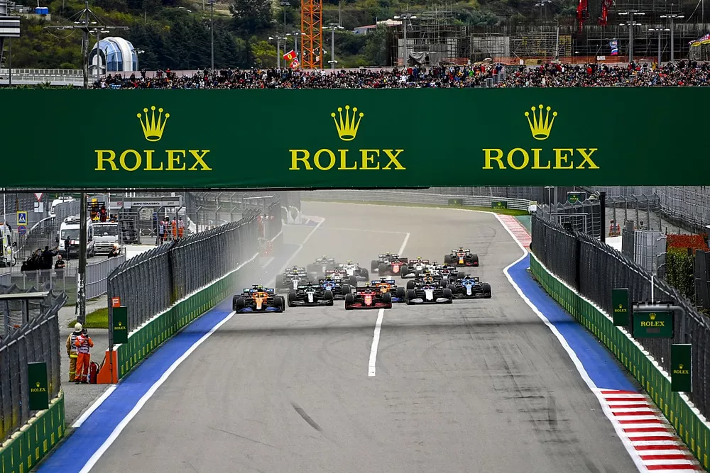 Inicio: Lando Norris, McLaren MCL35M, Carlos Sainz Jr., Ferrari SF21, George Russell, Williams FW43B, Lance Stroll, Aston Martin AMR21, Fernando Alonso, Alpine A521
