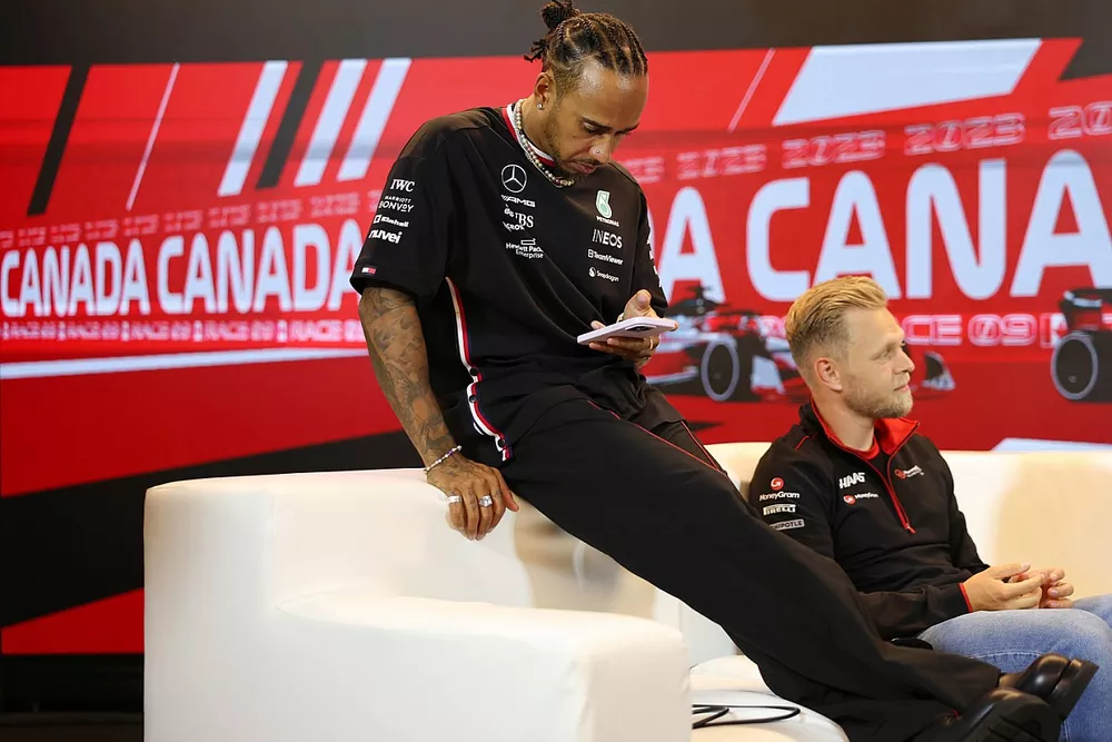 Lewis Hamilton, Mercedes-AMG and Kevin Magnussen, Haas F1 Team in the Press Conference 