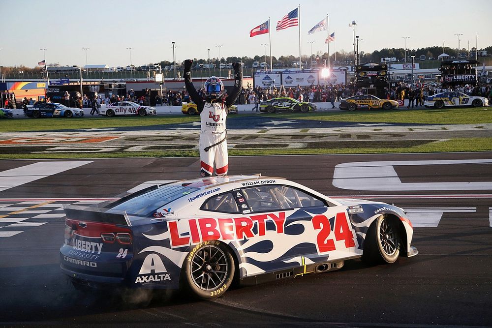Ganador de la carrera William Byron, Hendrick Motorsports, Liberty University Chevrolet Camaro