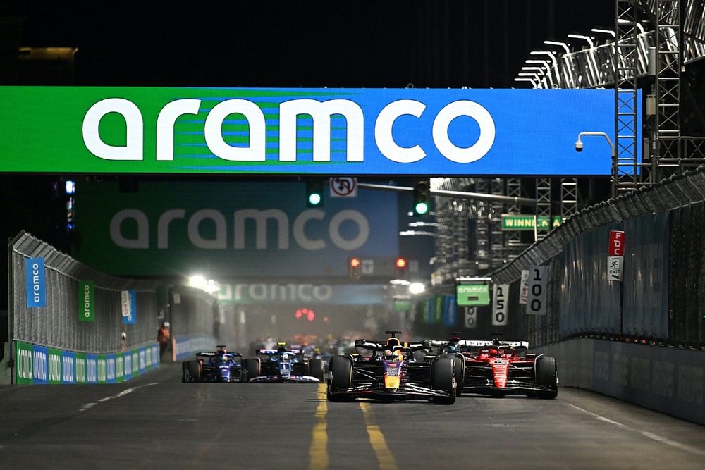 Max Verstappen, Red Bull Racing RB19, Charles Leclerc, Ferrari SF-23, George Russell, Mercedes F1 W14, Pierre Gasly, Alpine A523, the rest of the field