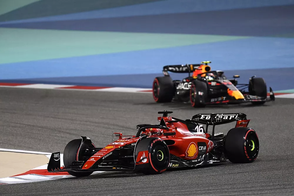 Charles Leclerc, Ferrari SF-23, Sergio P&eacute;rez, Red Bull Racing RB19