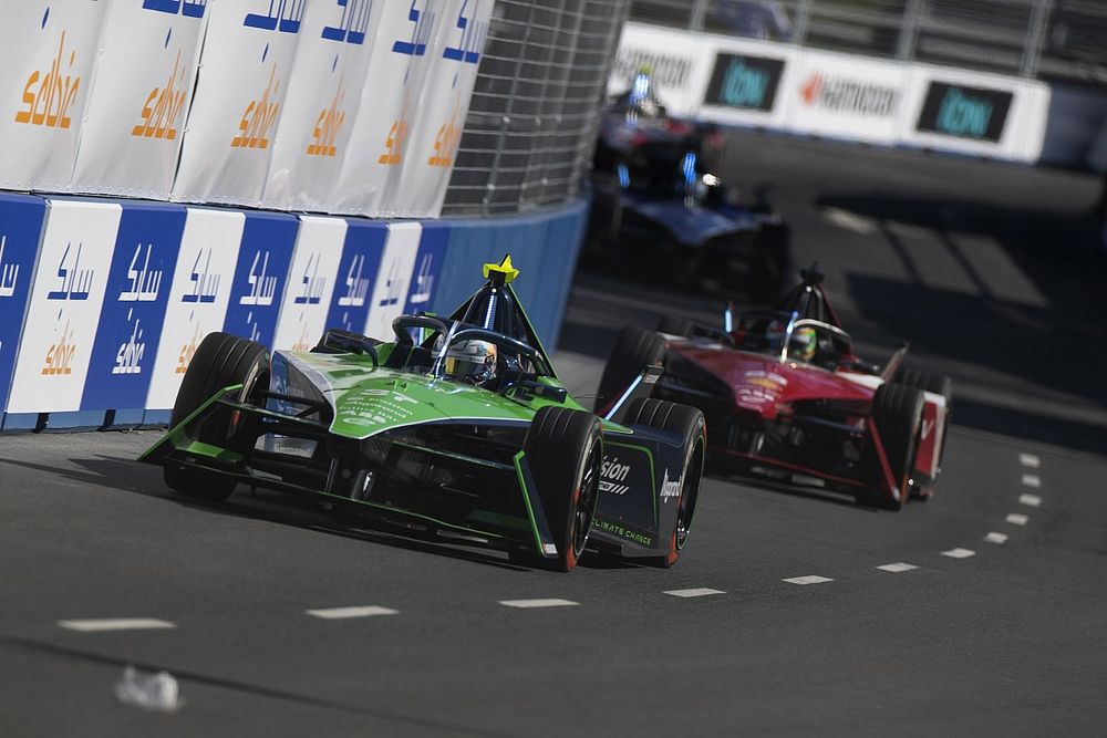 Nick Cassidy, Envision Racing, Jaguar I-TYPE 6, leads Sacha Fenestraz, Nissan Formula E Team, Nissan e-4ORCE 04