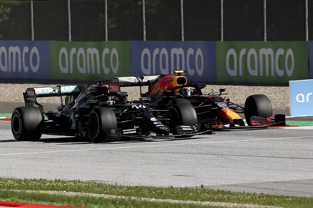 Lewis Hamilton, Mercedes F1 W11 EQ Performance, battles with Alex Albon, Red Bull Racing RB16