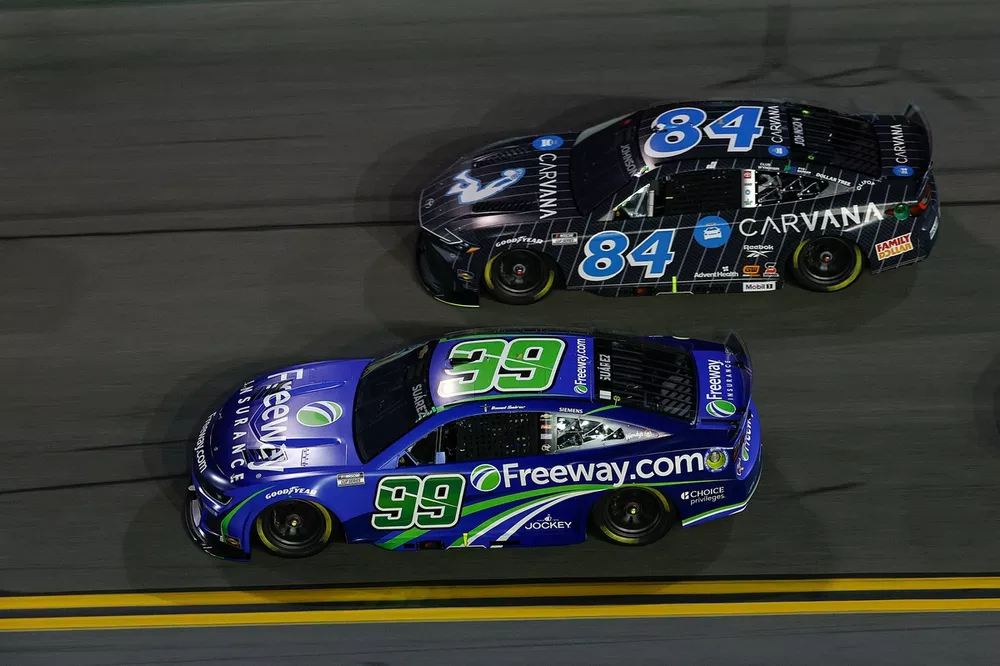 Daniel Suarez, Trackhouse Racing Team Chevrolet; Jimmie Johnson, Legacy Motor Club Toyota